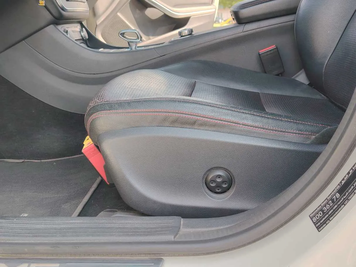 Car image 32