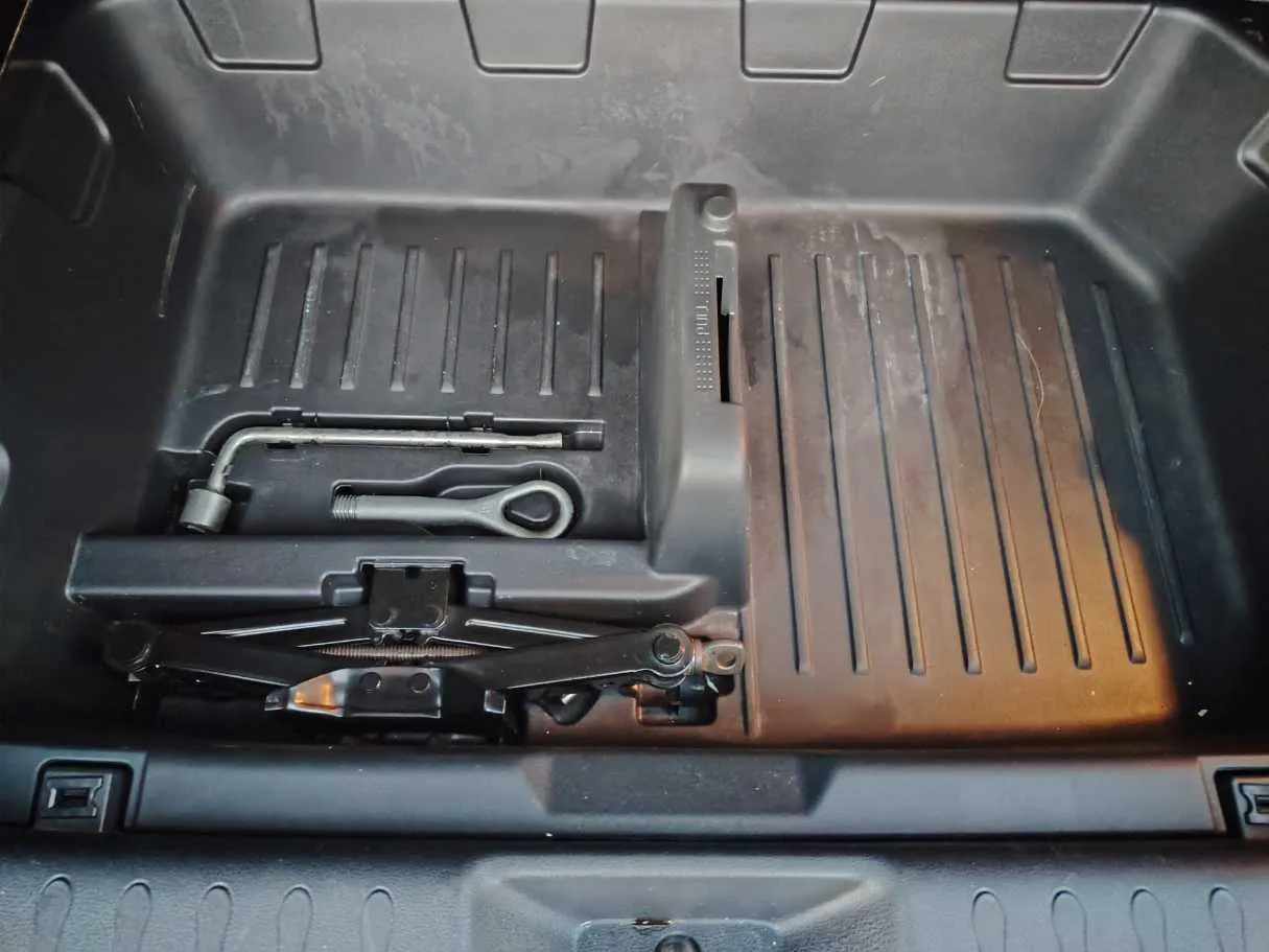 Car image 23