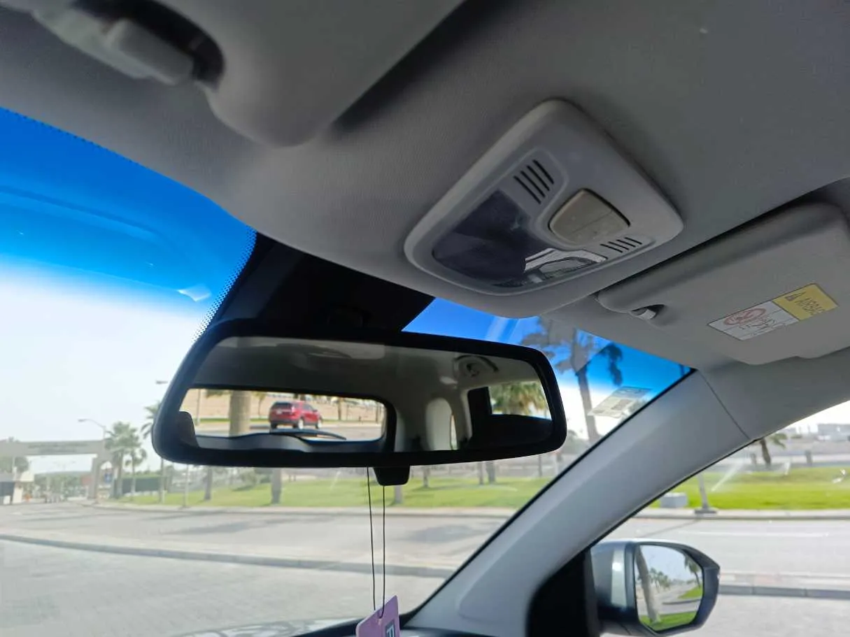 Car image 30