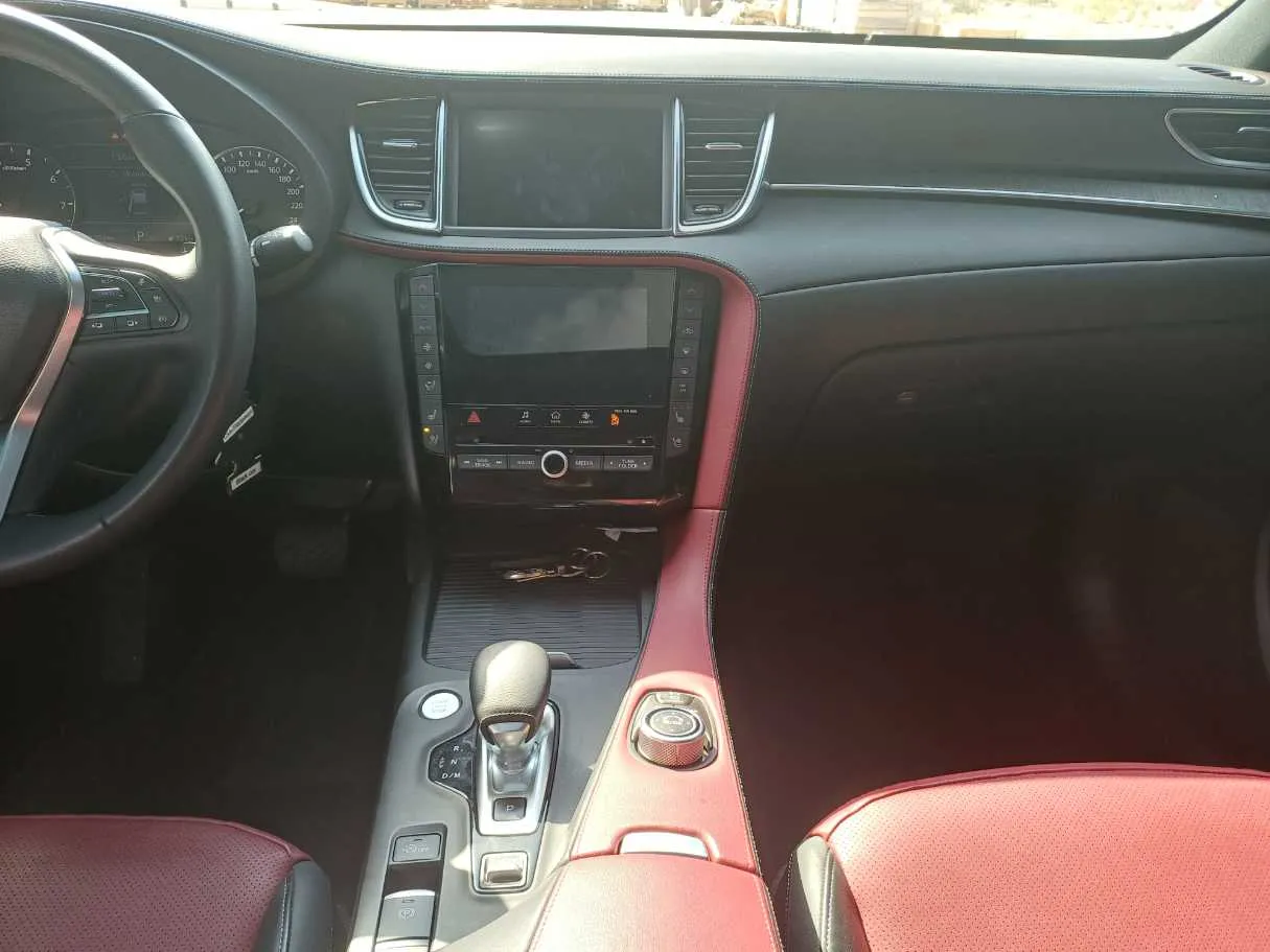 Car image 15
