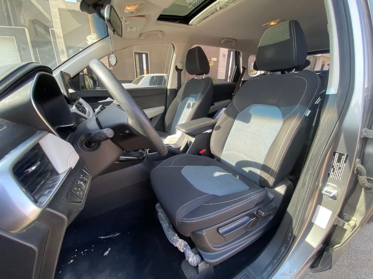 Car image 11