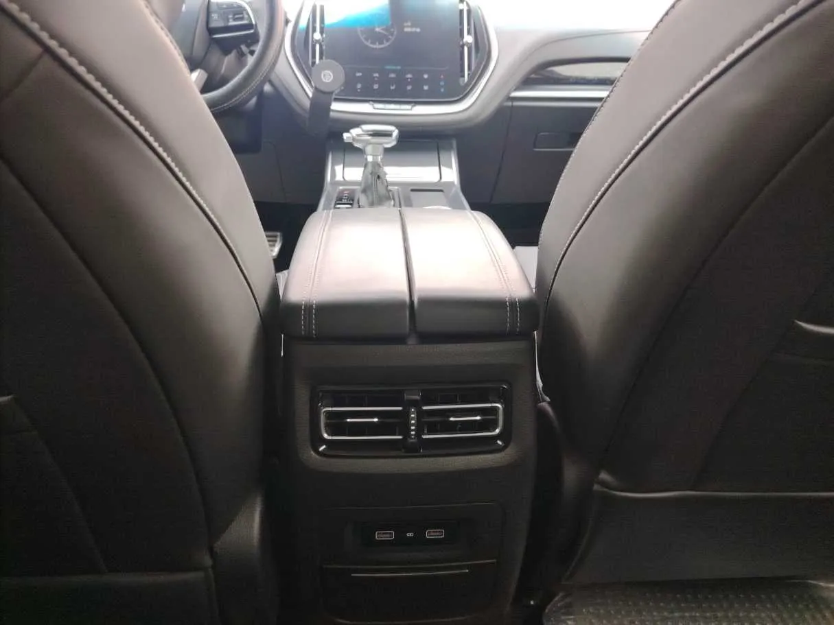 Car image 30