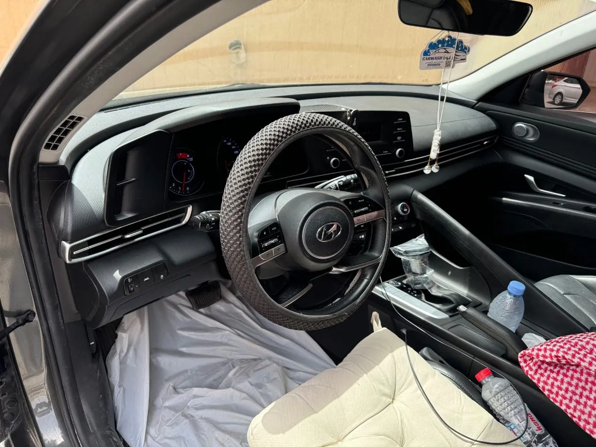 Car image 13