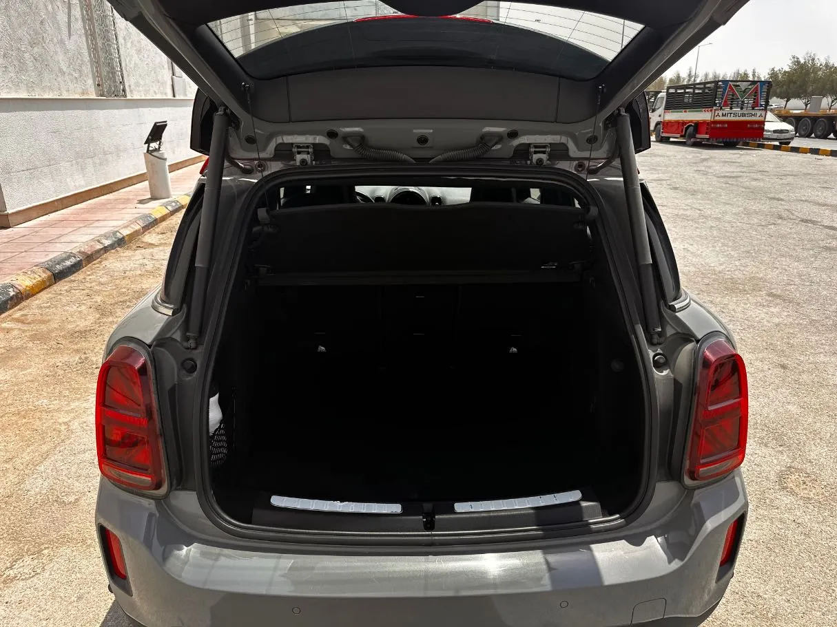 Car image 23