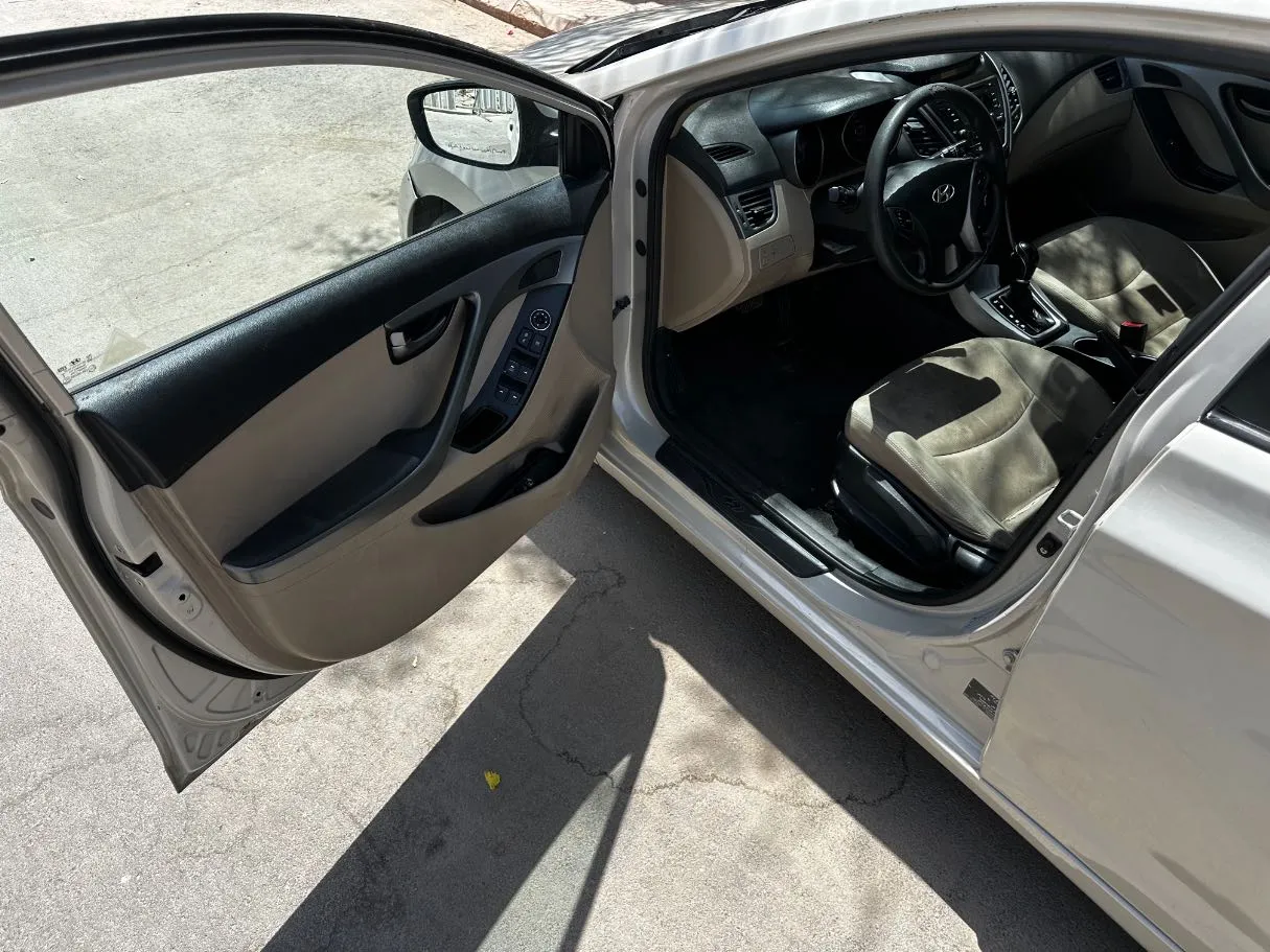 Car image 10
