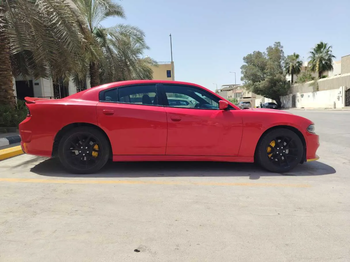 Car image 4