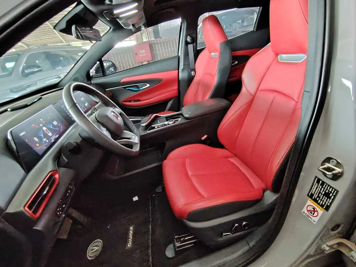Car image 16