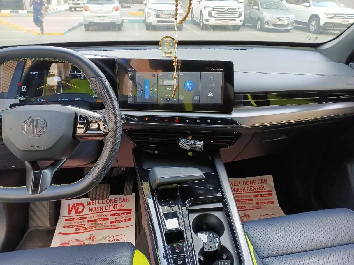 Car image 18