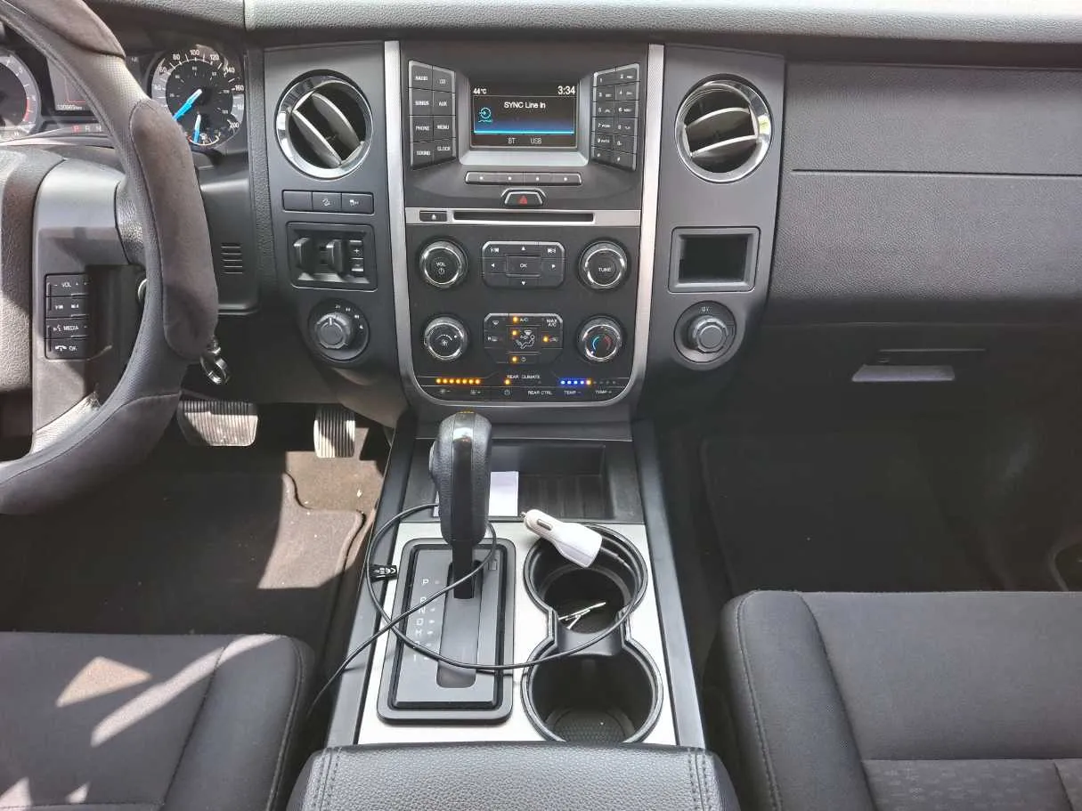 Car image 16