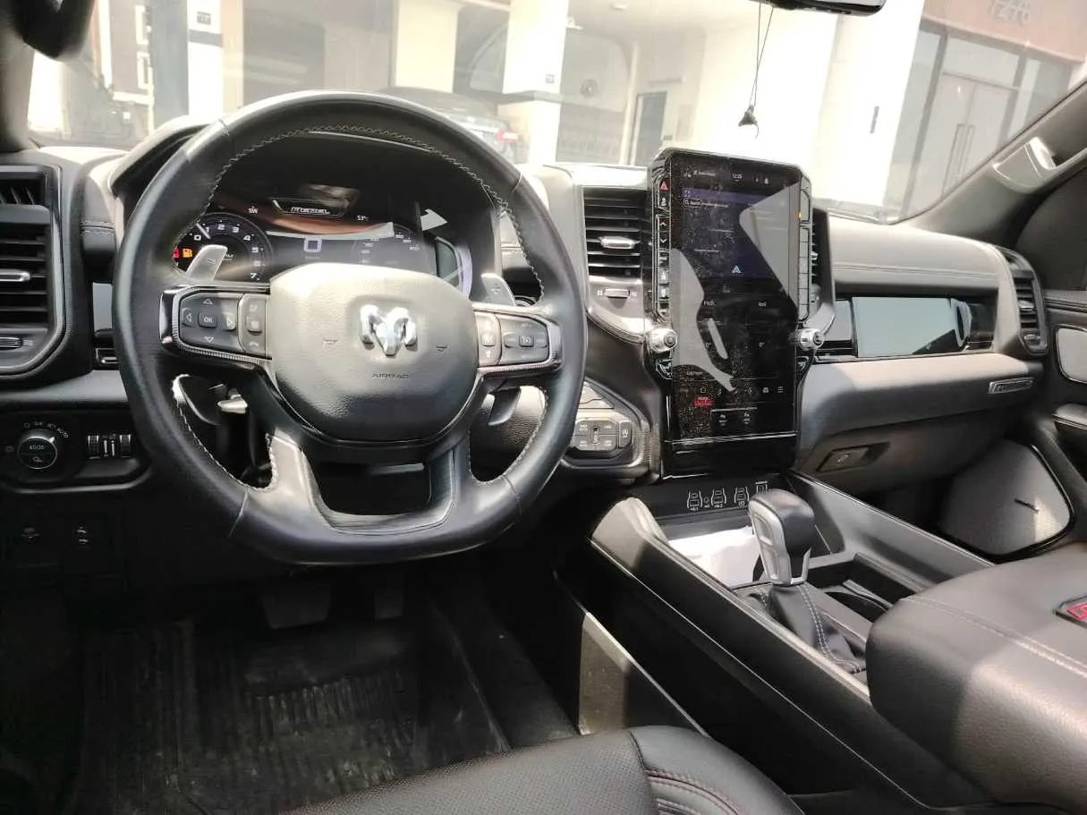 Car image 25