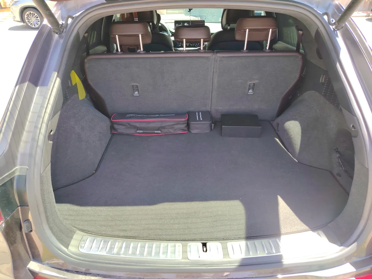 Car image 25