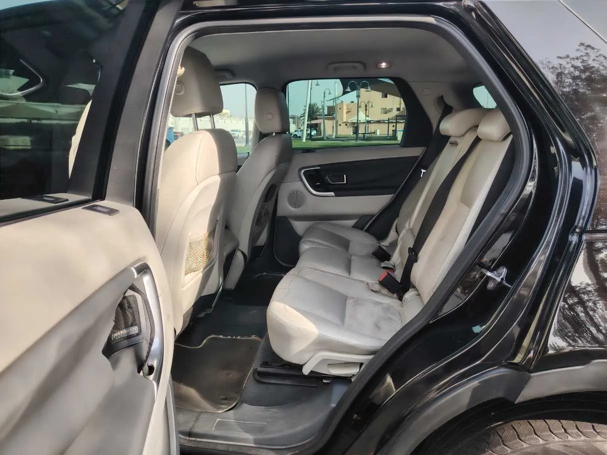 Car image 16