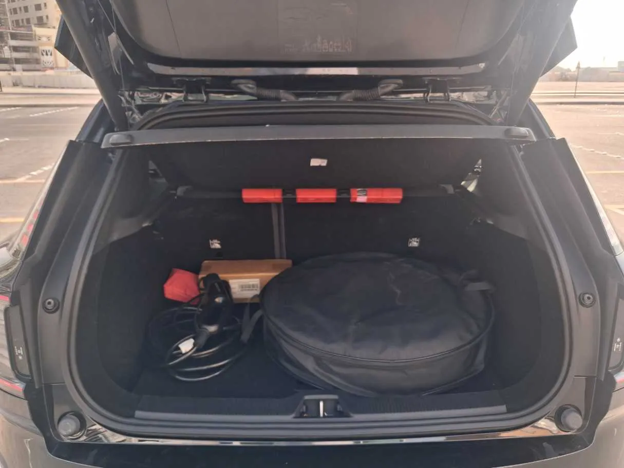 Car image 19