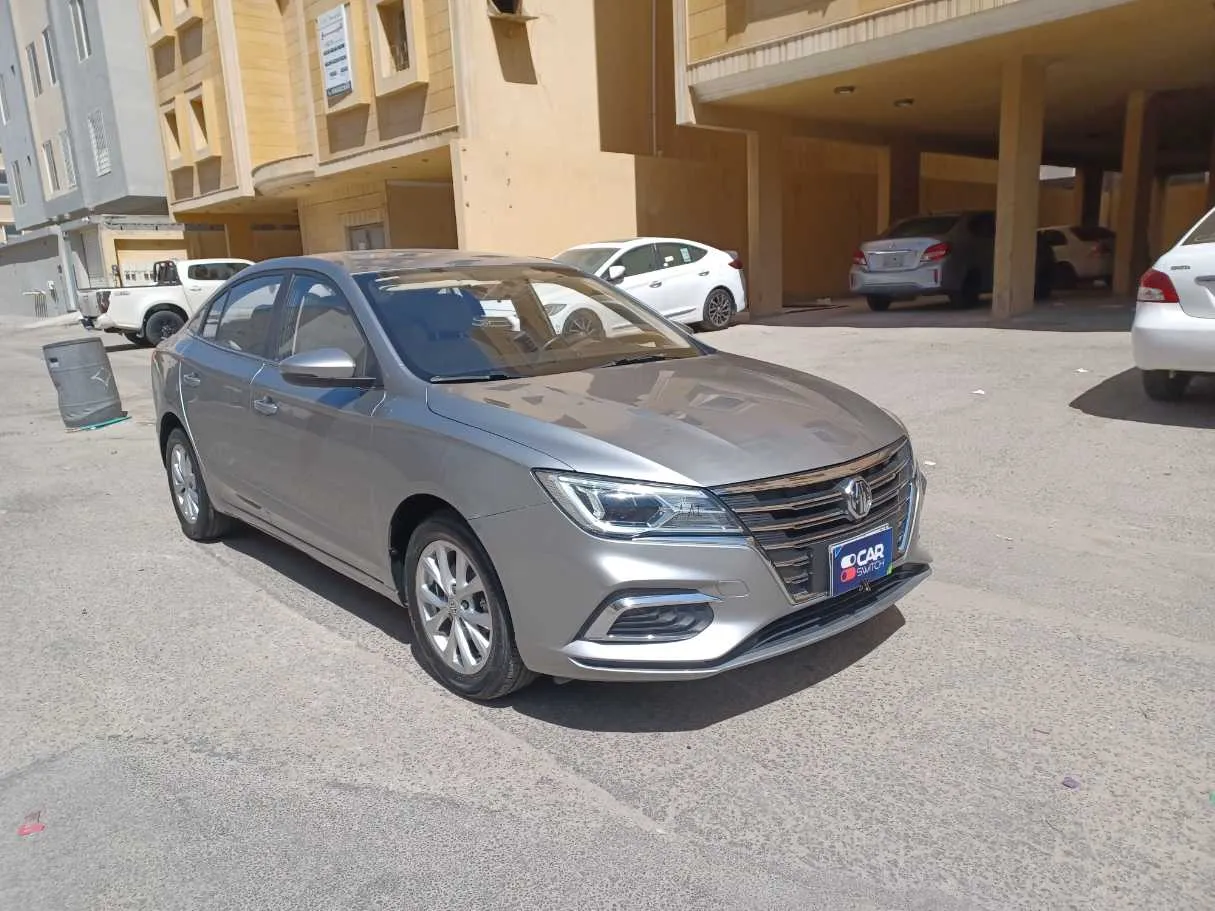 Car image 3