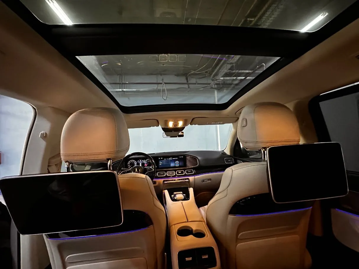 Car image 19
