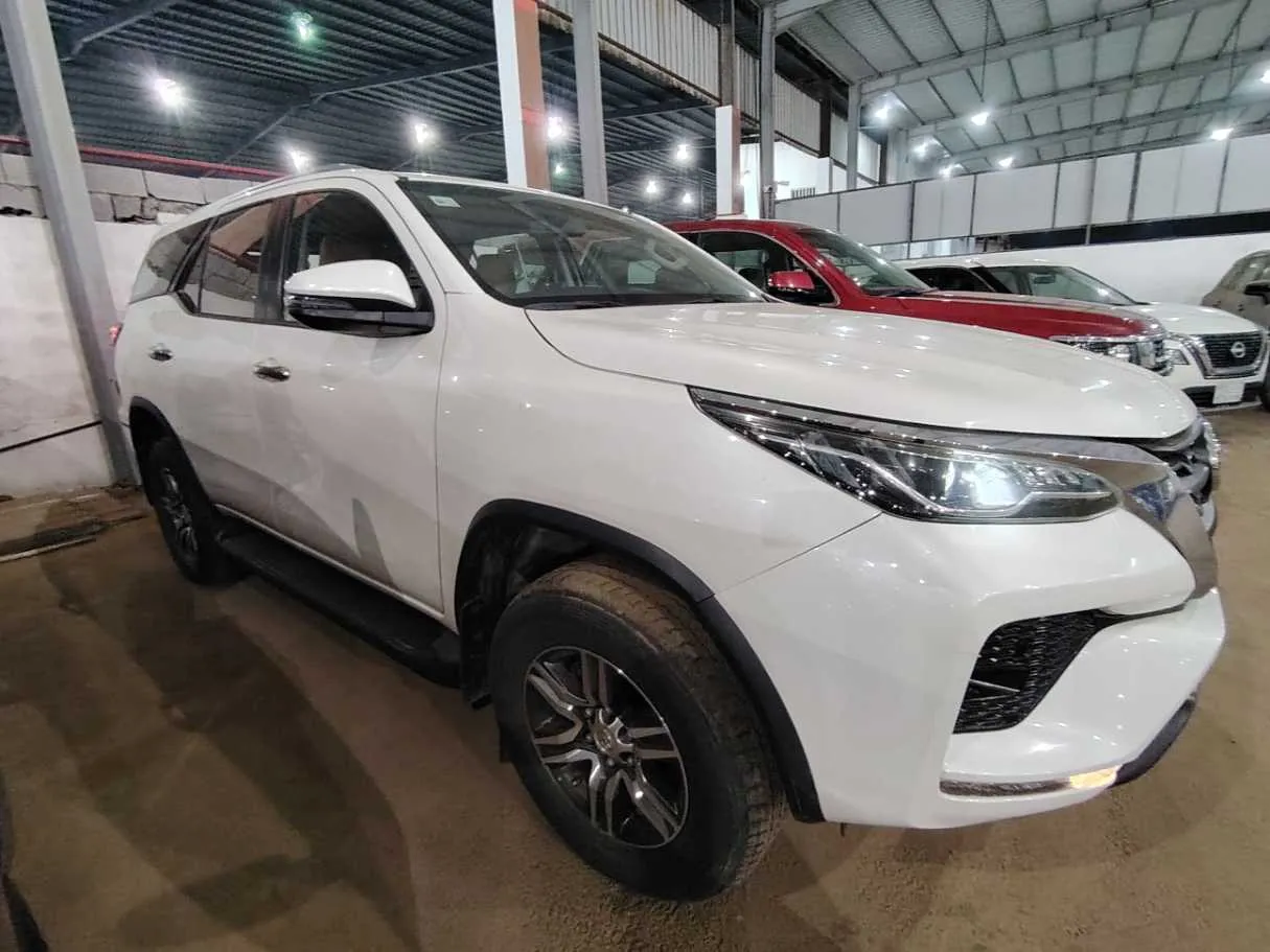 Car image 3