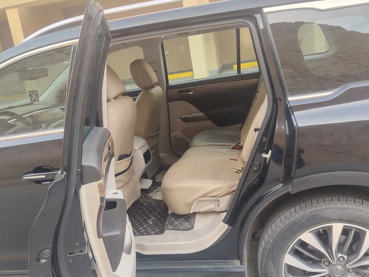 Car image 17