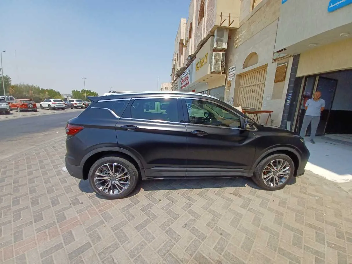 Car image 4