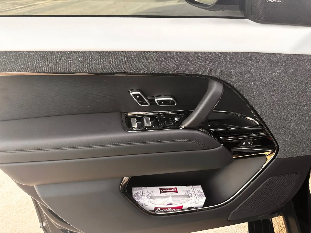 Car image 27