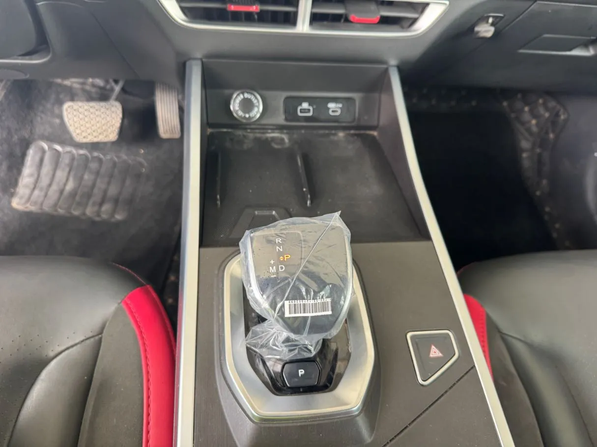 Car image 13