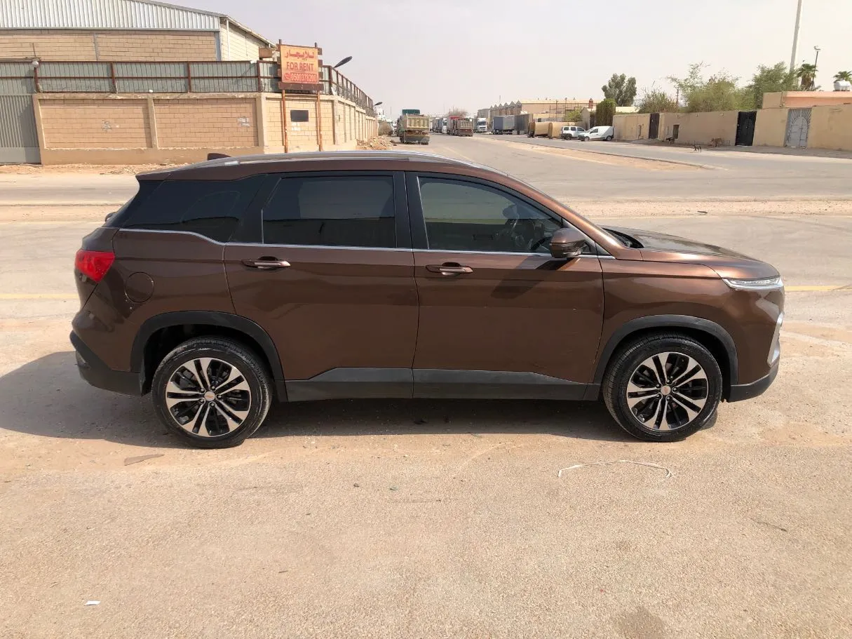 Car image 4