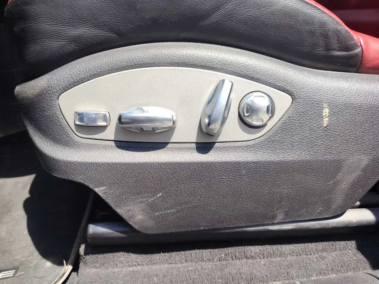 Car image 26
