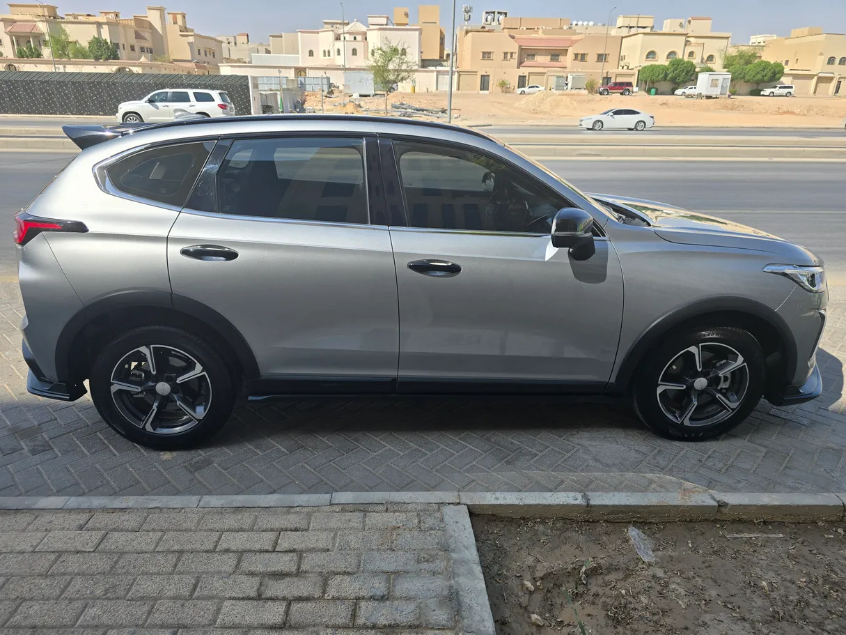 Car image 4
