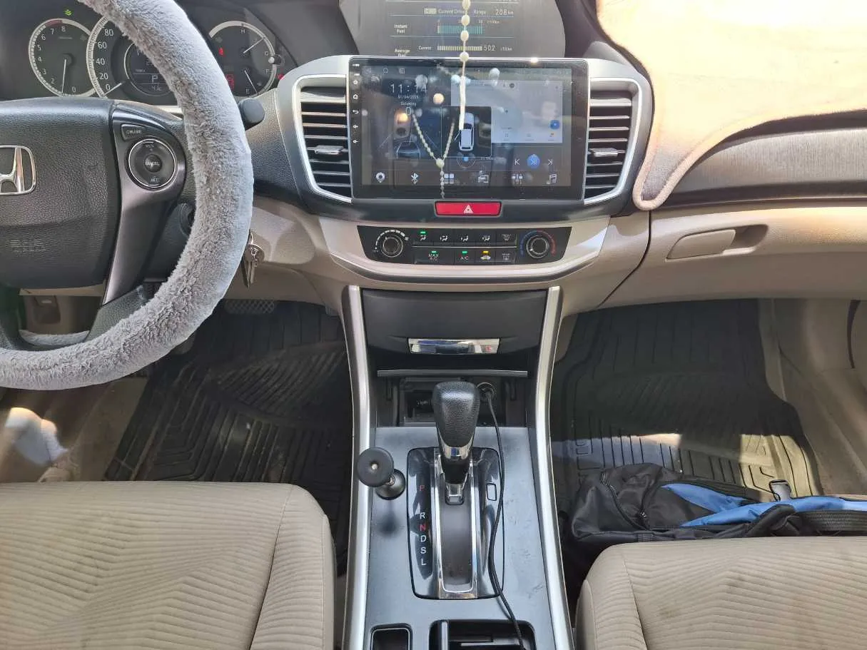 Car image 14