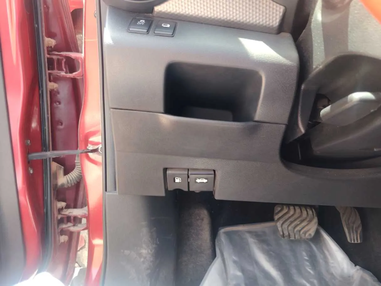 Car image 26