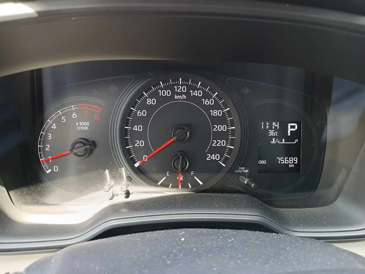 Car image 18