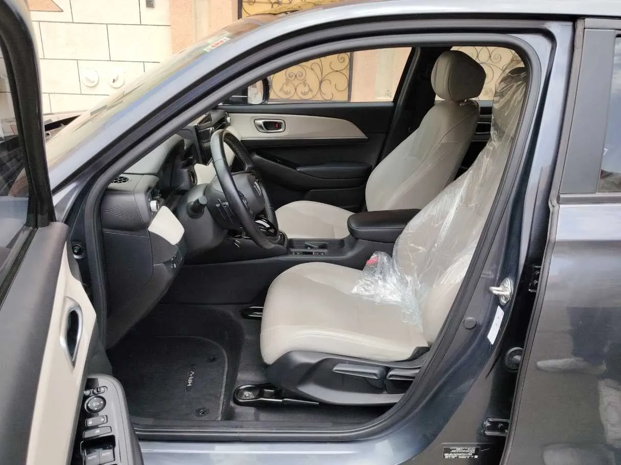 Car image 13
