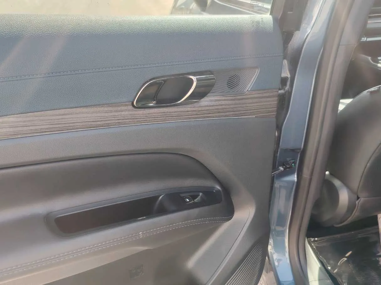 Car image 31