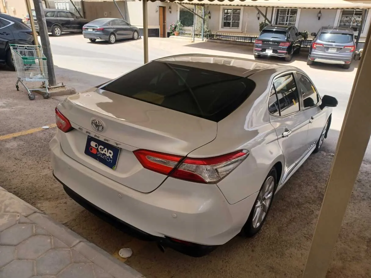 Car image 5
