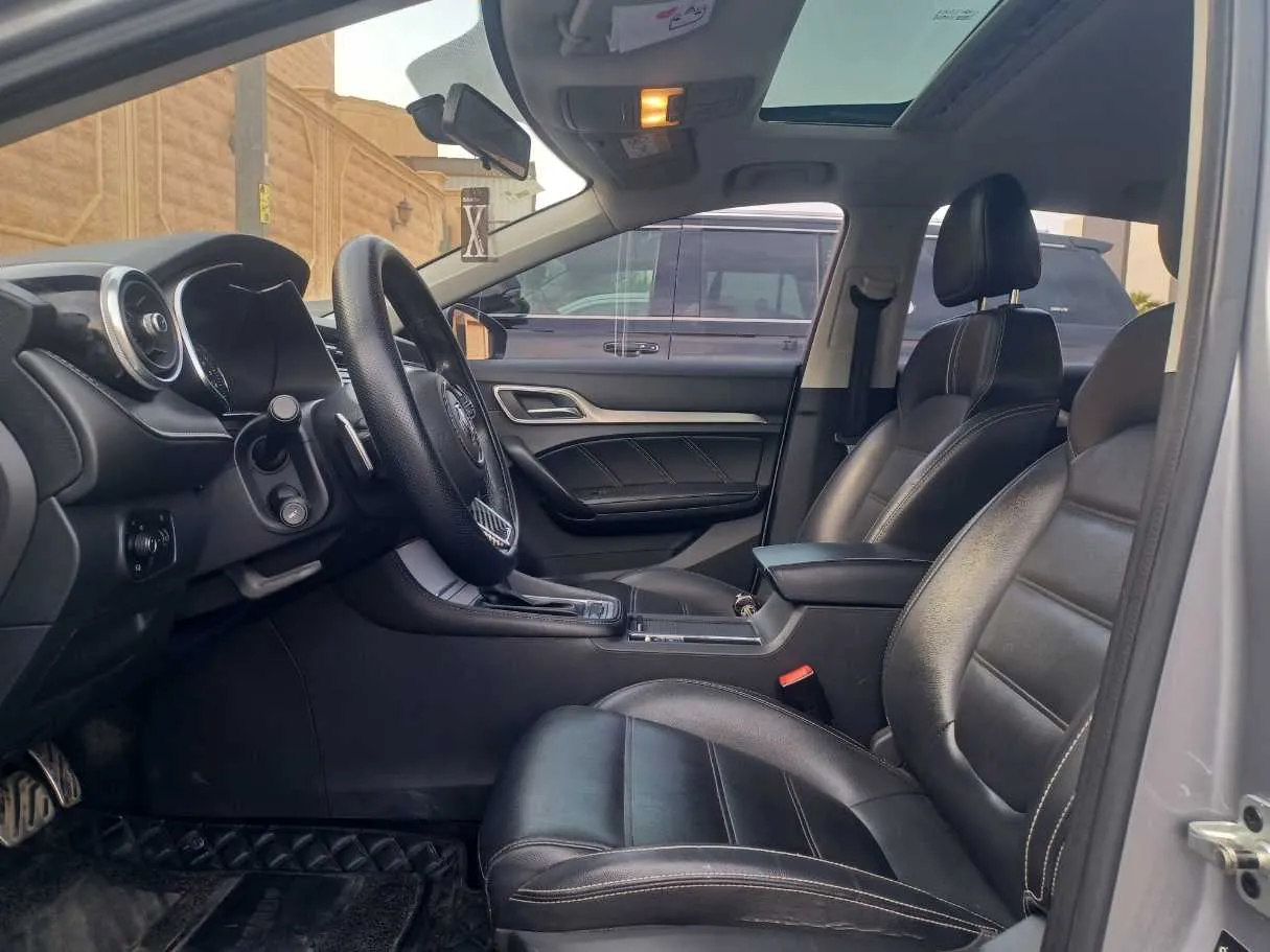 Car image 10