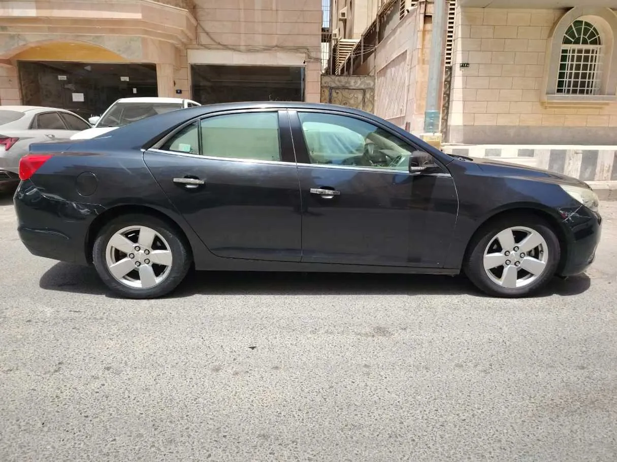 Car image 4