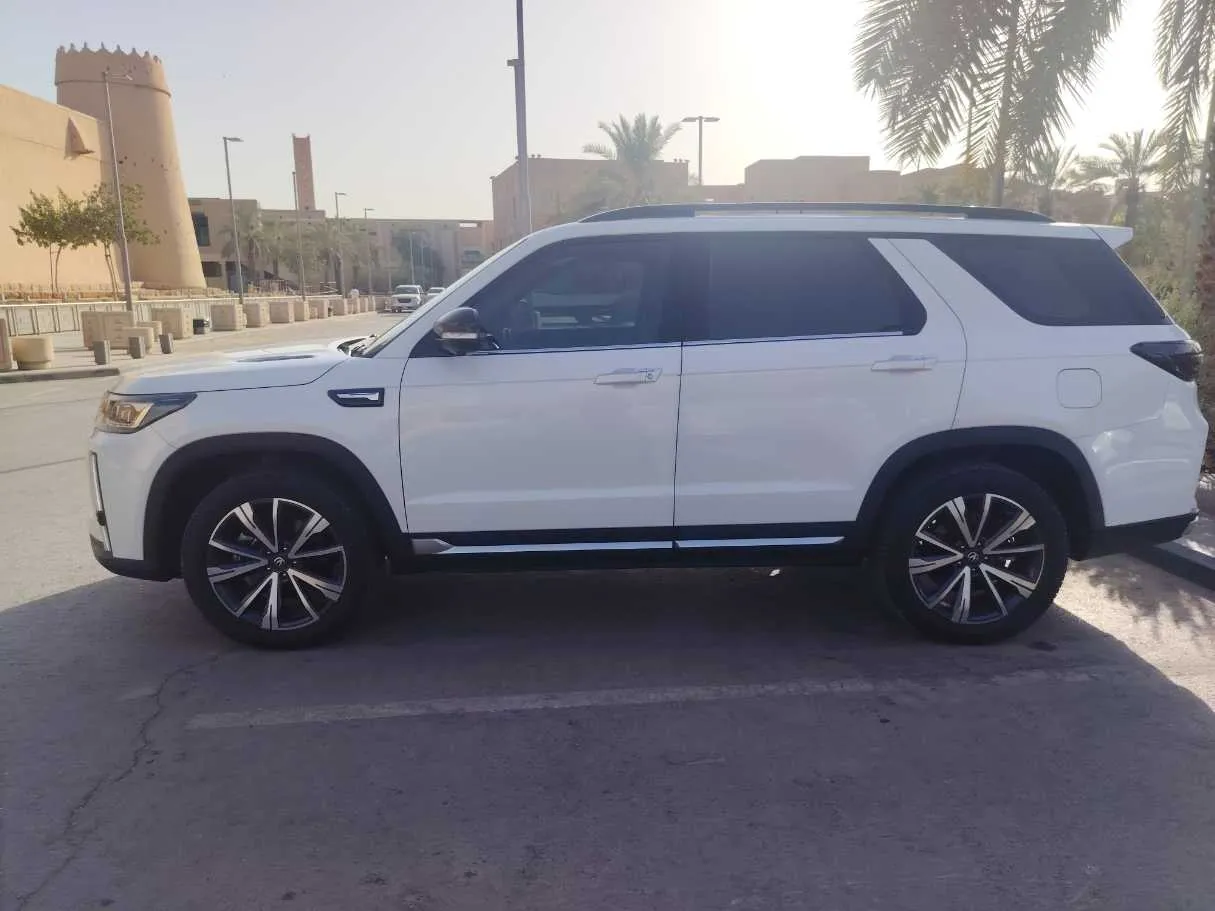 Car image 8