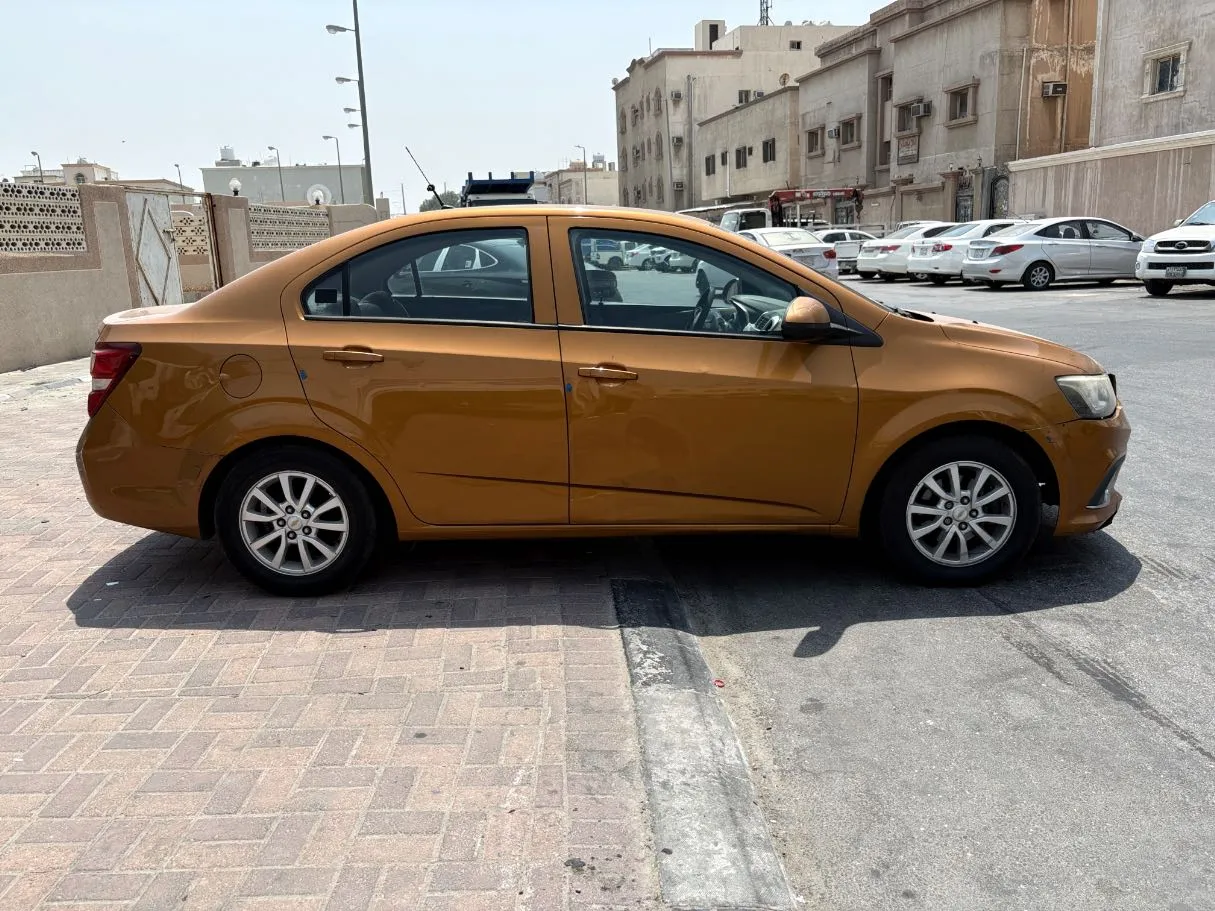 Car image 4