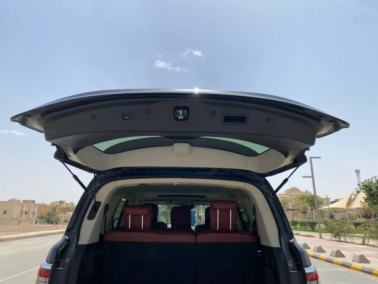 Car image 23
