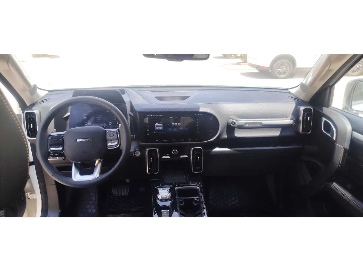 Car image 15