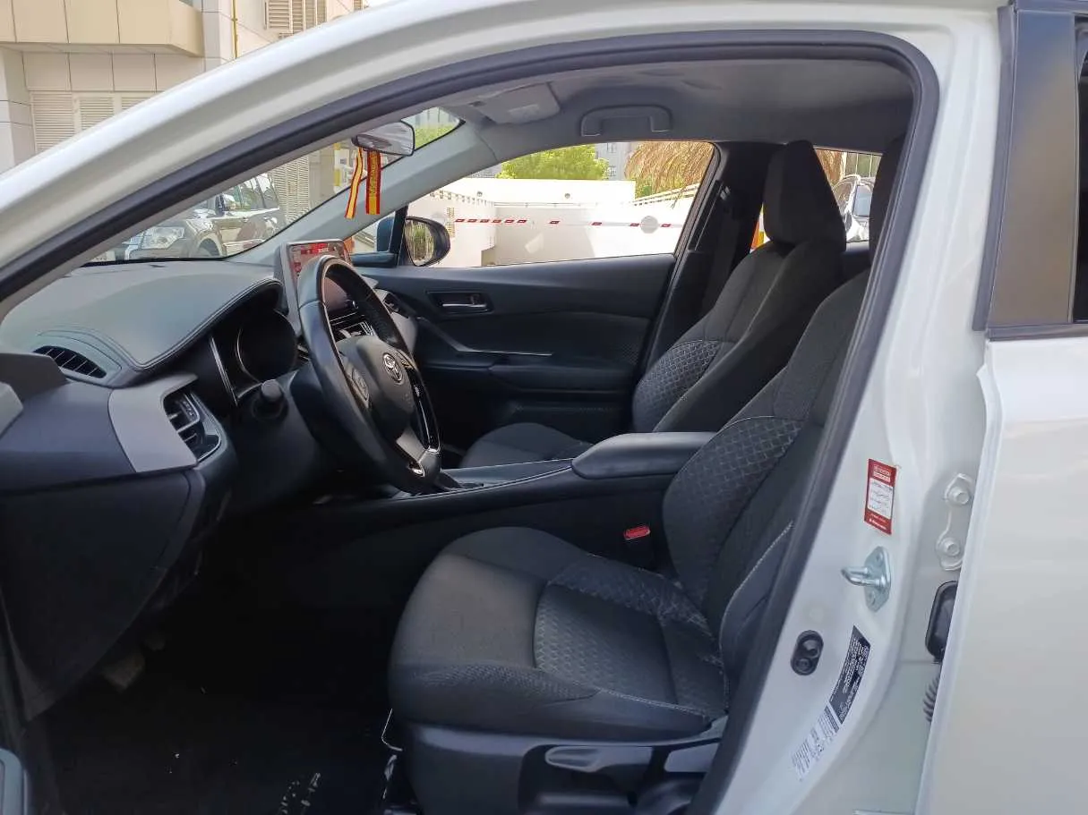 Car image 12
