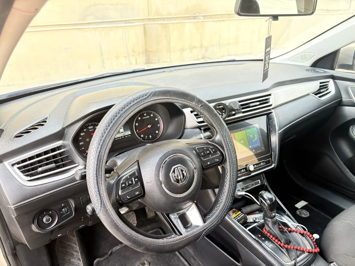 Car image 13