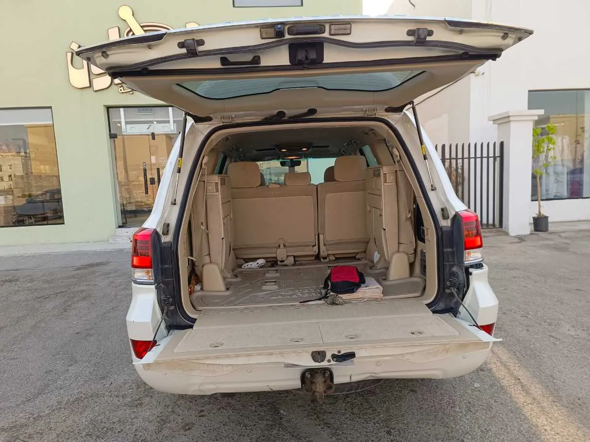 Car image 27