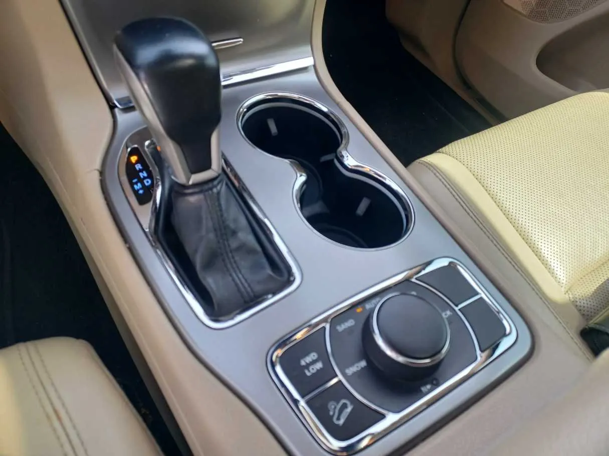 Car image 17