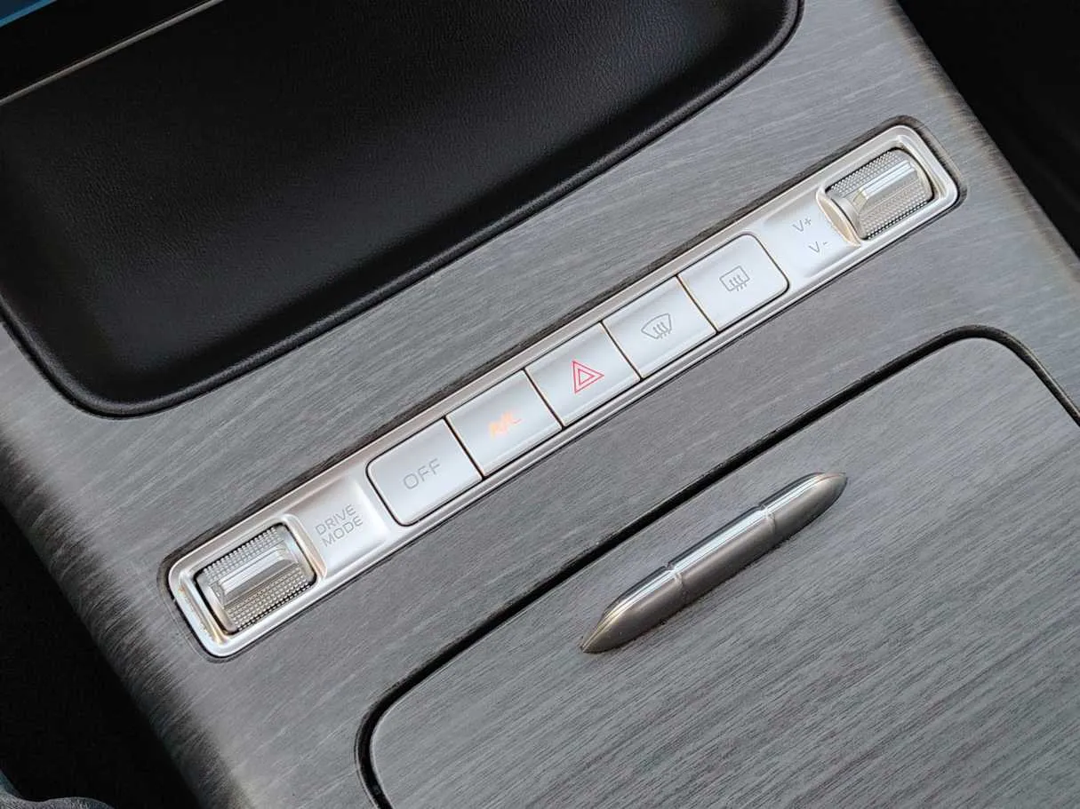Car image 30