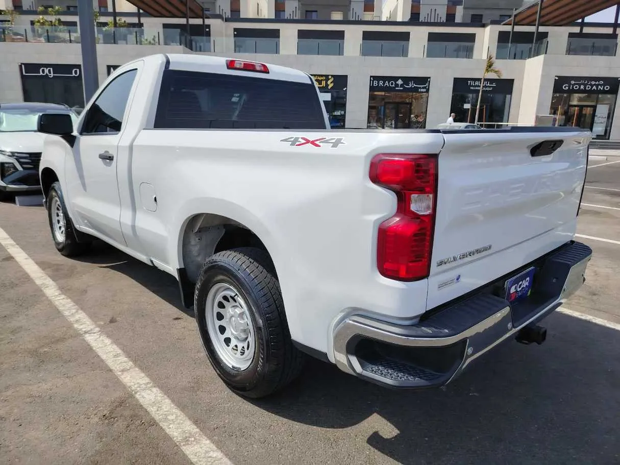 Car image 7