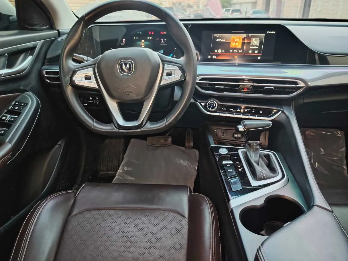 Car image 18