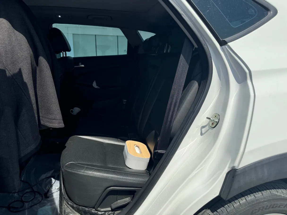 Car image 16