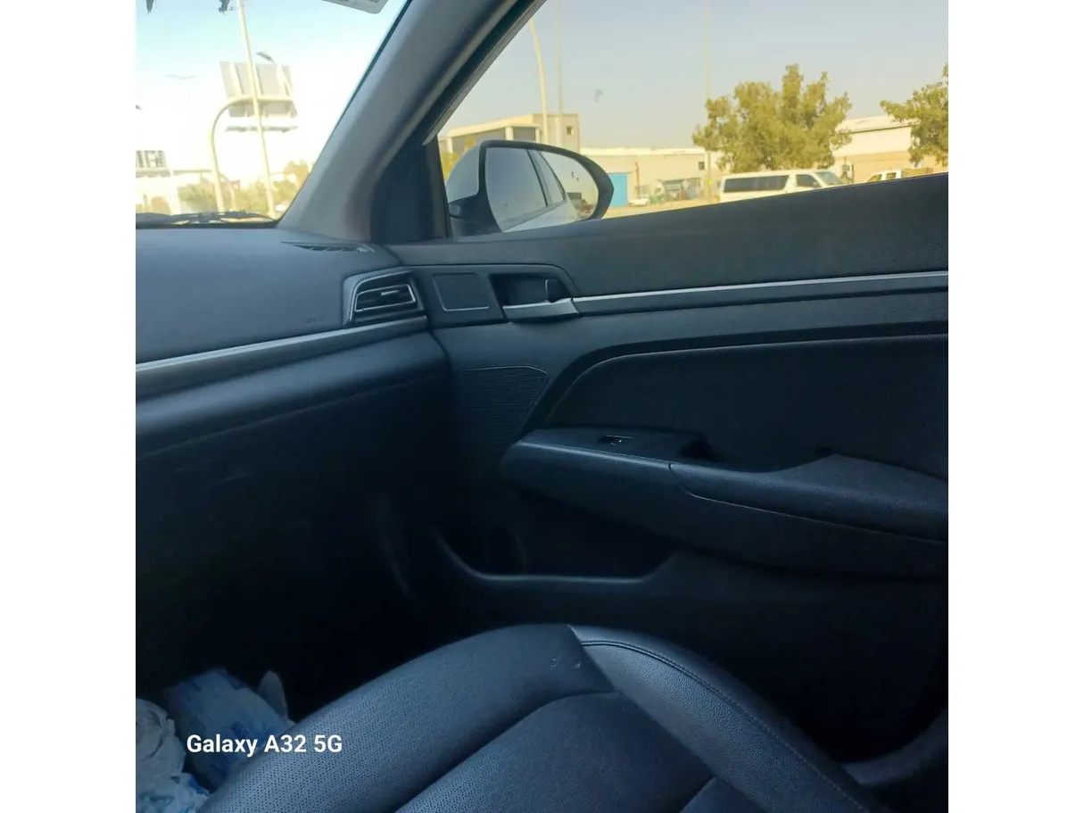 Car image 24