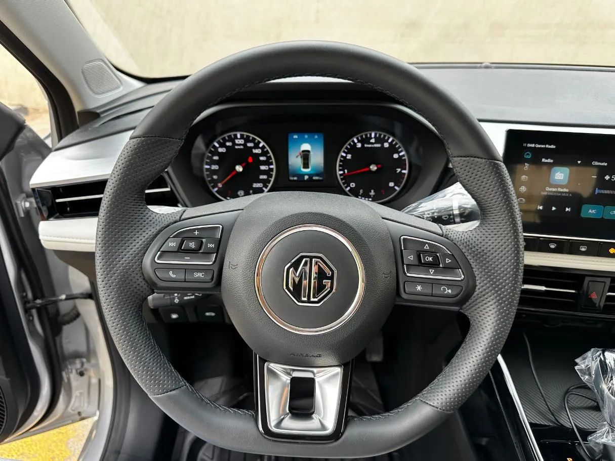 Car image 19