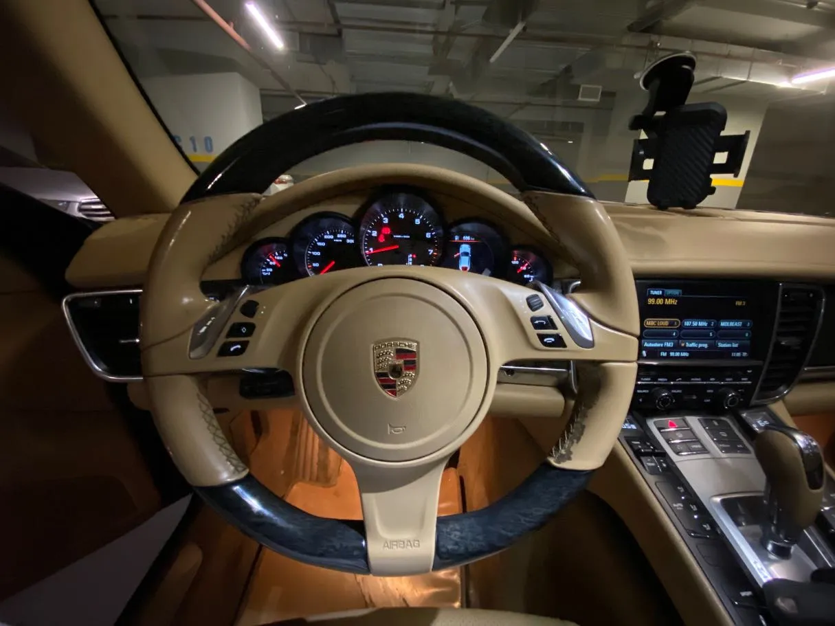 Car image 19
